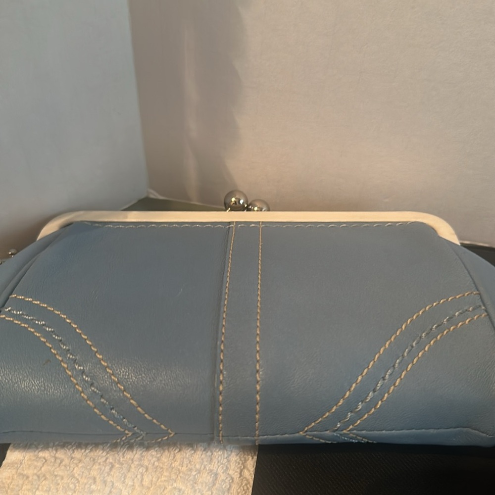 Coach Blue and White kiss lock Women's wristlet - Picture 12 of 15
